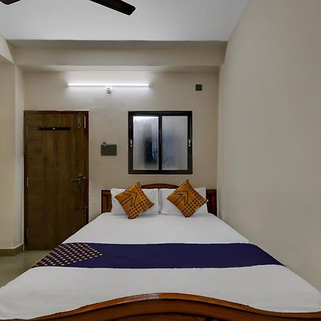 Spot On 73621 Srinivasa Boarding And Lodging Jālahalli Exterior photo