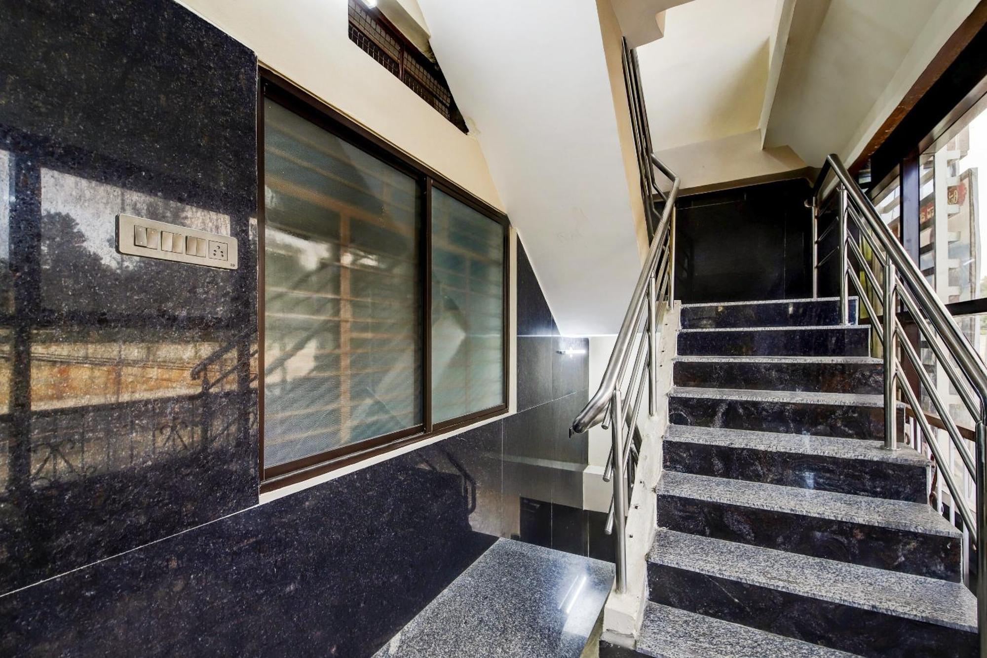Spot On 73621 Srinivasa Boarding And Lodging Jālahalli Exterior photo