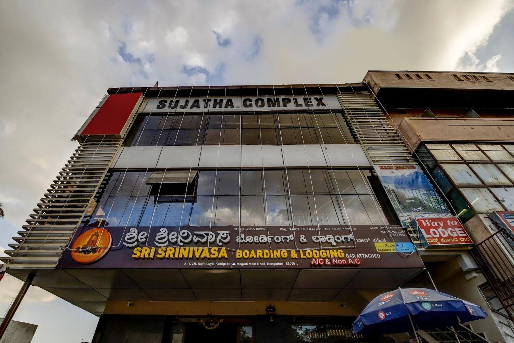 Spot On 73621 Srinivasa Boarding And Lodging Jālahalli Exterior photo