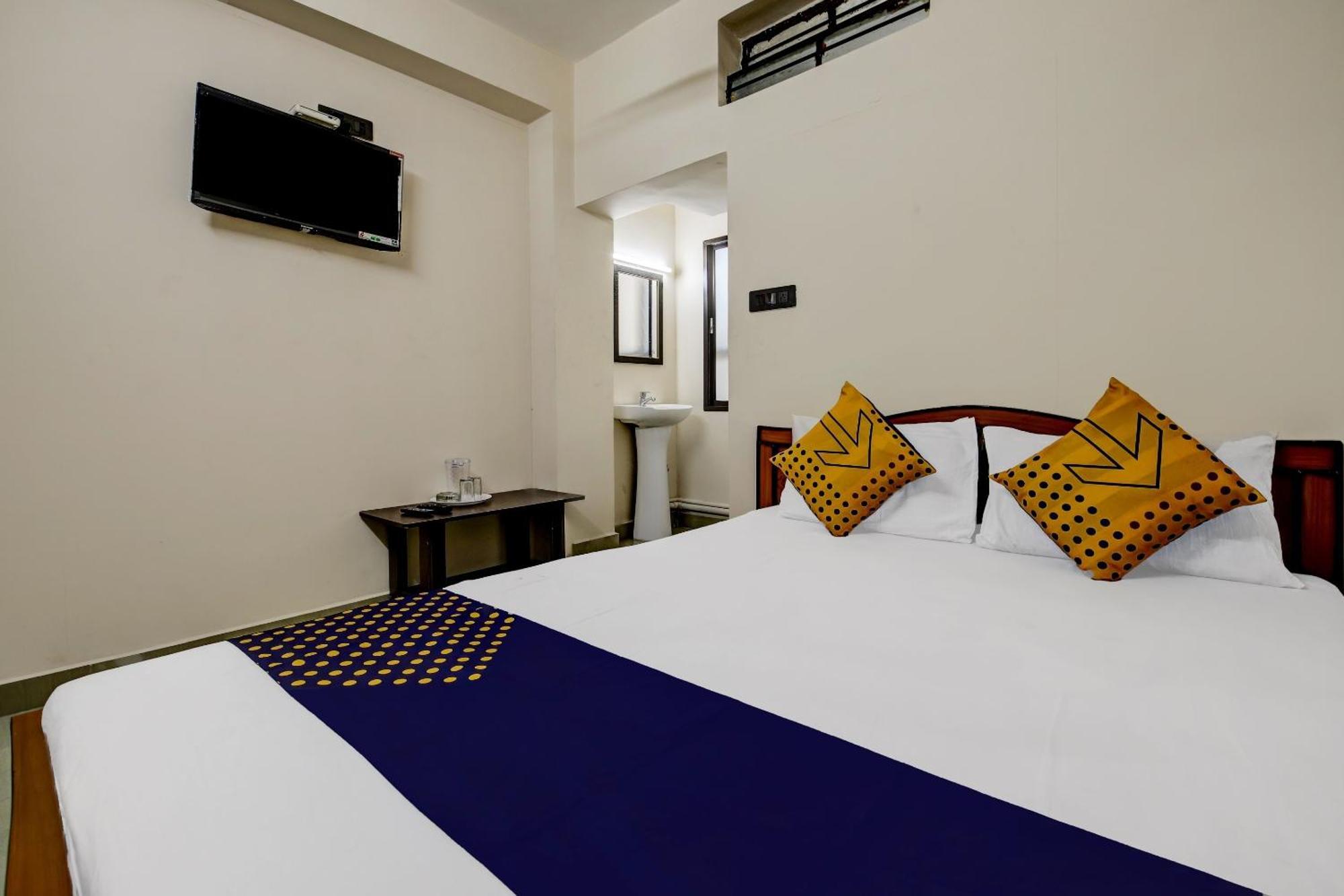 Spot On 73621 Srinivasa Boarding And Lodging Jālahalli Exterior photo