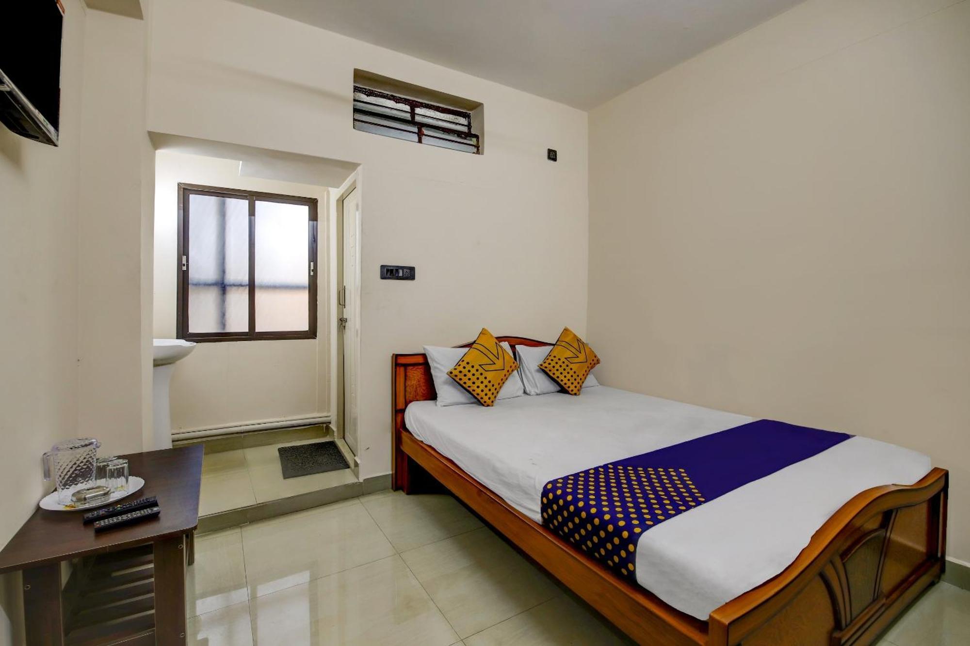Spot On 73621 Srinivasa Boarding And Lodging Jālahalli Exterior photo